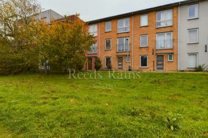 5 Bedroom Terraced House To Rent In Waylen Gardens, Dartford, DA1