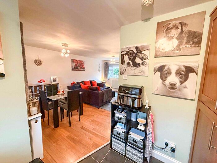 2 Bedroom Flat For Sale In Grange Road, Whitworth, Rochdale, OL12