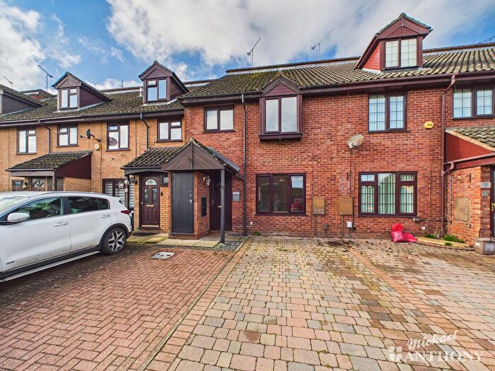 2 Bedroom Terraced House For Sale In Wyngates, Leighton Buzzard, Bedfordshire, LU7