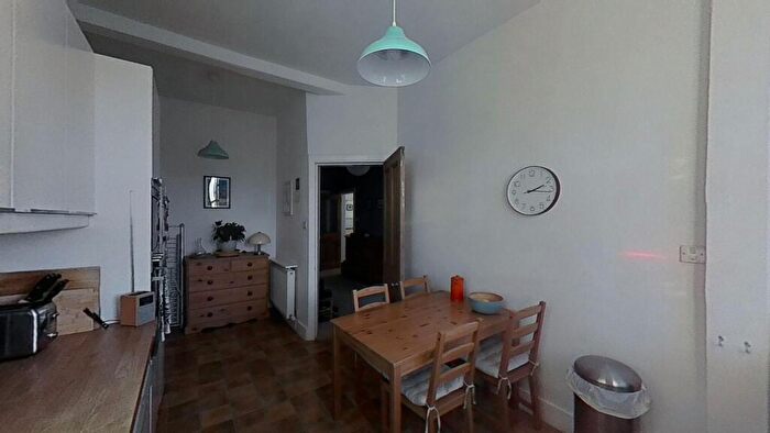 1 Bedroom Flat To Rent In Perth Street, Edinburgh, Midlothian, EH3