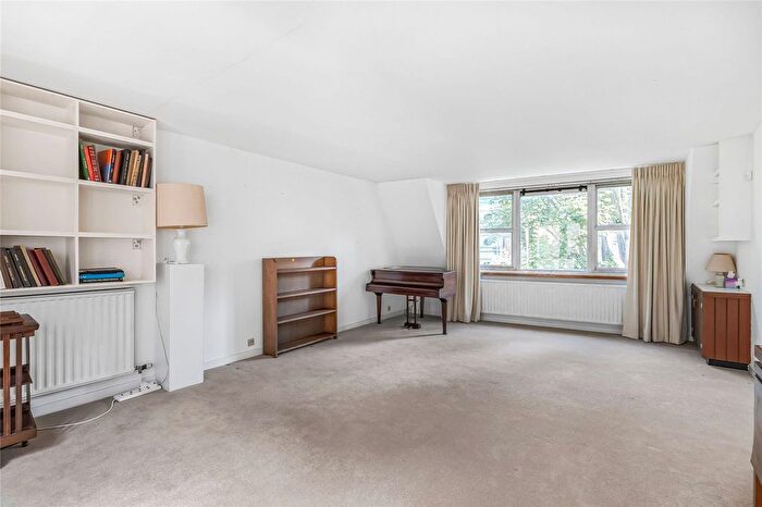 3 Bedroom Terraced House For Sale In Thistle Grove, Chelsea, London, SW10