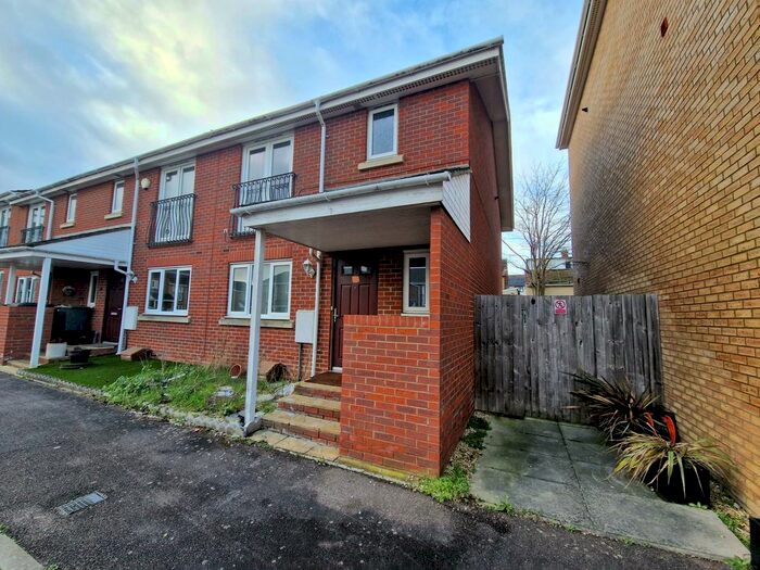 3 Bedroom Property To Rent In Primrose Close, Luton, LU3