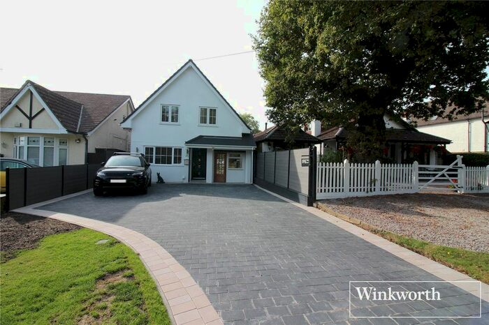 4 Bedroom Detached House For Sale In Well End Road, Borehamwood, Hertfordshire, WD6