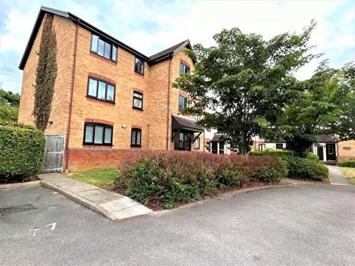 2 Bedroom Flat To Rent In Lamplighters Close, Waltham Abbey, EN9