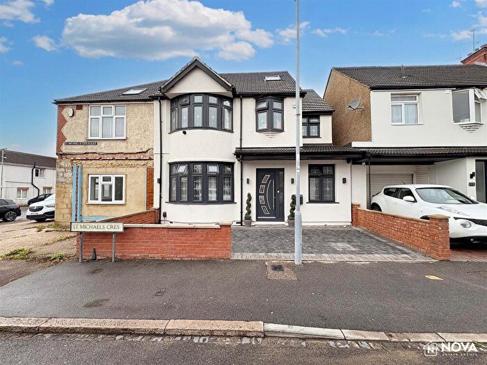 5 Bedroom Semi-Detached House For Sale In St. Michaels Crescent, Luton, LU3