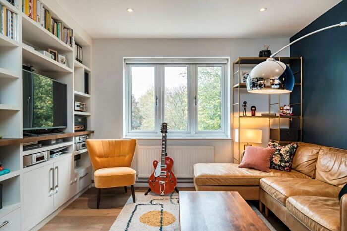 2 Bedroom Flat For Sale In Dewar Street, Peckham, SE15