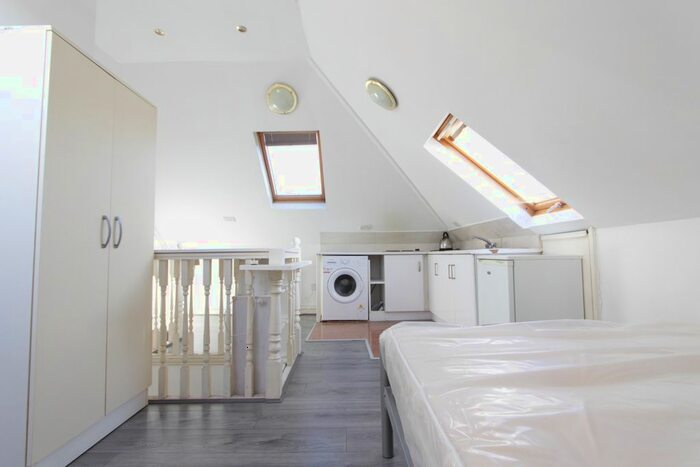 Studio To Rent In Cairnfield Avenue, Neasden NW2
