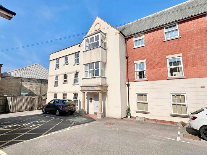 2 Bedroom Flat For Sale In West Street, Axminster, EX13