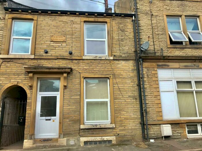 2 Bedroom Apartment To Rent In Wellington Place, Halifax, HX1