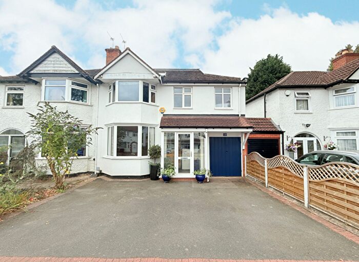 4 Bedroom Semi-Detached House For Sale In Brooklands Road, Hall Green, B28