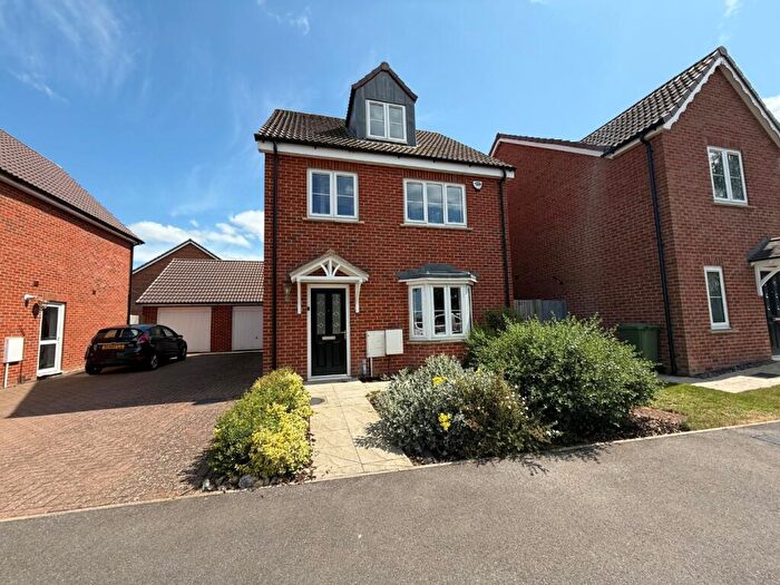 4 Bedroom Detached House For Sale In Farmers View, Slip End, Luton, LU1
