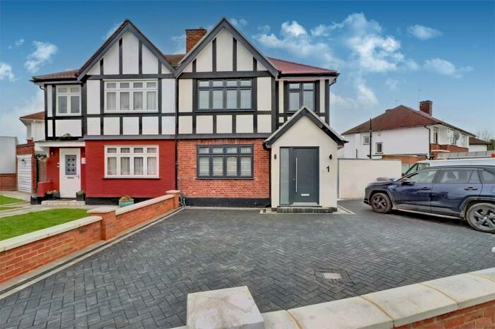 4 Bedroom Semi-Detached House To Rent In Melcombe Gardens, Kenton, Harrow, HA3
