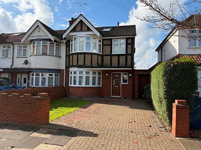 4 Bedroom Detached House For Sale In Kings Road, Harrow, HA2