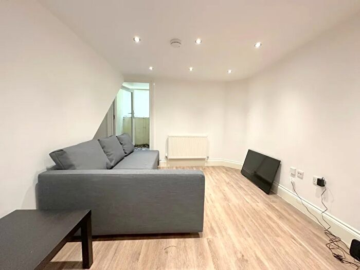 1 Bedroom Flat To Rent In Lavender Hill, London, SW11