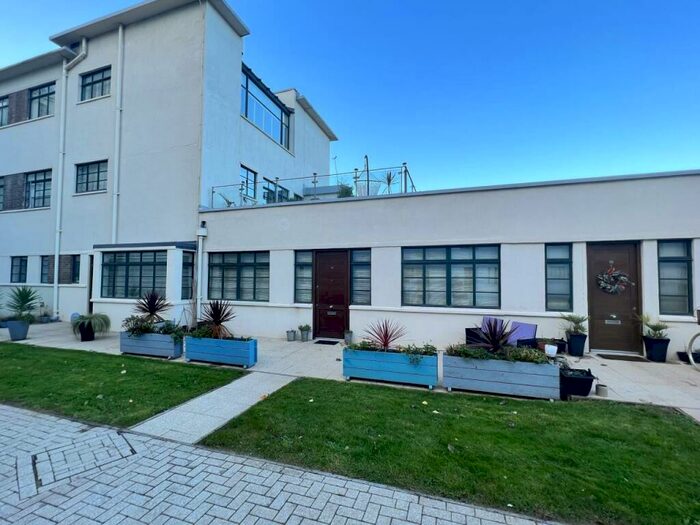 2 Bedroom Terraced Bungalow To Rent In Courtlands, Hayes Point, Sully, CF64