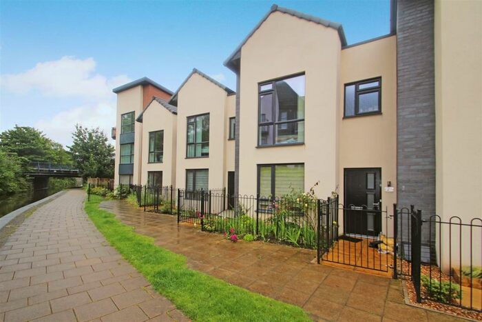 3 Bedroom Link Detached House To Rent In Ivory Close, Hanley, Stoke-On-Trent, ST1