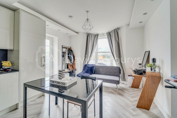 2 Bedroom Apartment To Rent In Archway Road, Highgate, London, N6