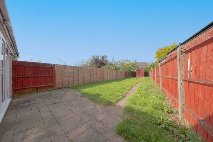 4 Bedroom Semi-Detached House To Rent In Westborough Road, Maidenhead, SL6