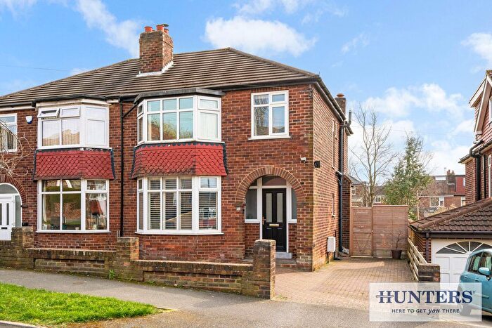 4 Bedroom Semi Detached House For Sale In Spennithorne Drive, Leeds, LS16