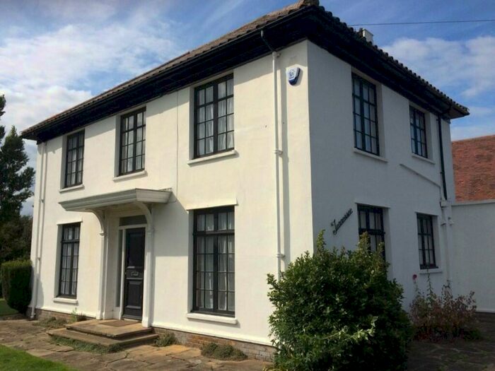 4 Bedroom Detached House To Rent In Hall Lane, Walton On The Naze, CO14