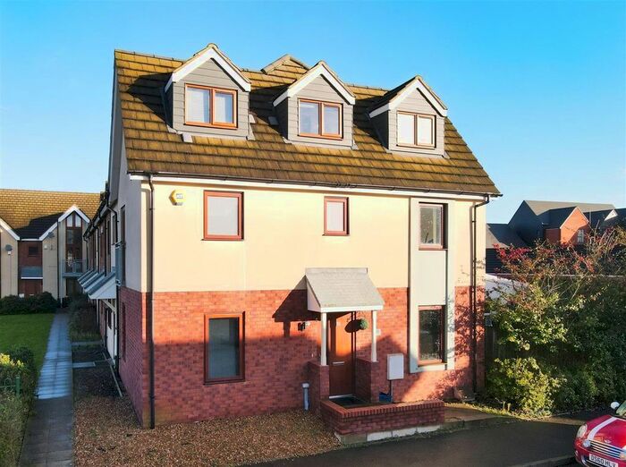 4 Bedroom Semi-Detached House To Rent In Poppy Avenue, Broughton, Milton Keynes, MK10