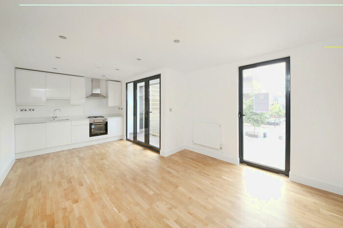 1 Bedroom Flat To Rent In Market House, Griffin Road, Deptford, London, SE8