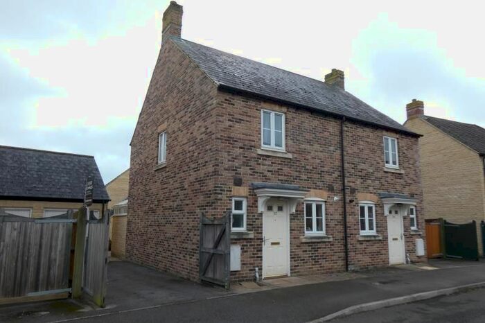 2 Bedroom Semi-Detached House To Rent In Cedar Road, Carterton, Oxon OX18