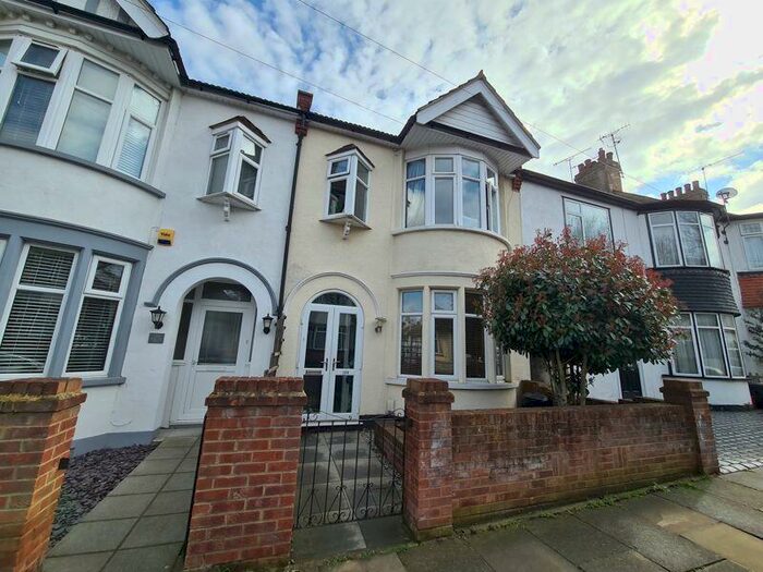 3 Bedroom Terraced House To Rent In Hildaville Drive, Westcliff-On-Sea, SS0