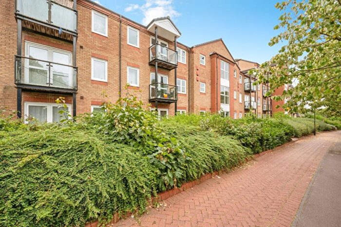 2 Bedroom Flat For Sale In Lakeside Boulevard, Doncaster, South Yorkshire, DN4