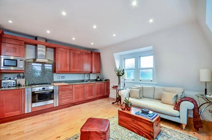 2 Bedroom Flat For Sale In Crescent Wood Road, Sydenham, London, SE26