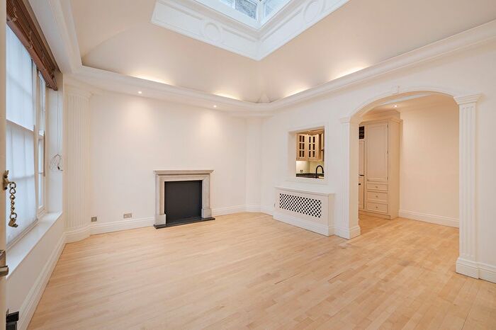 1 Bedroom Detached House To Rent In Chester Square, Westminster, London, SW1W