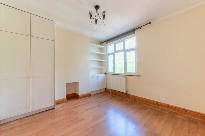 1 Bedroom Flat To Rent In Southview Avenue, Neasden, London, NW10