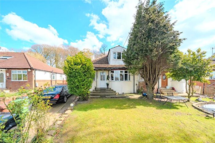 3 Bedroom Bungalow For Sale In Tinshill Road, Leeds, West Yorkshire, LS16