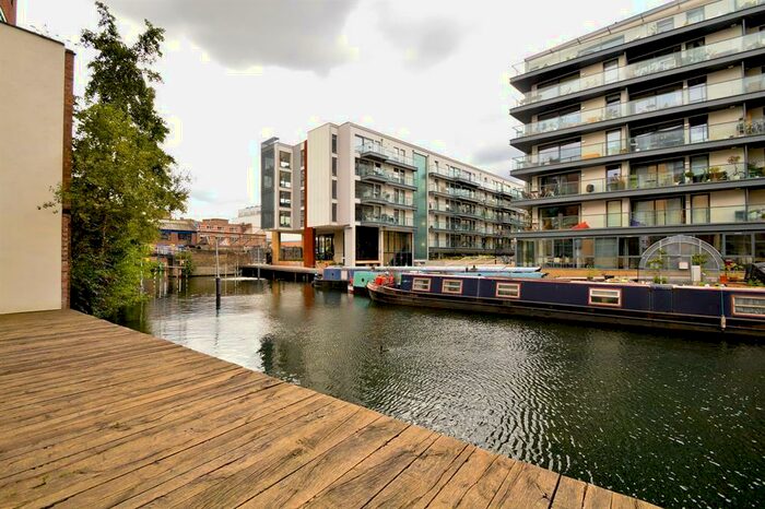 3 Bedroom Apartment To Rent In Kingsland Road, E8
