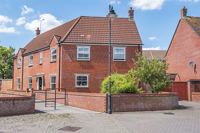 4 Bedroom Detached House For Sale In Teasel Close, Devizes, SN10