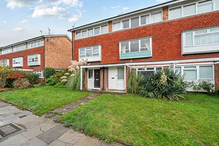 2 Bedroom Flat For Sale In Simpson Road, Richmond, TW10