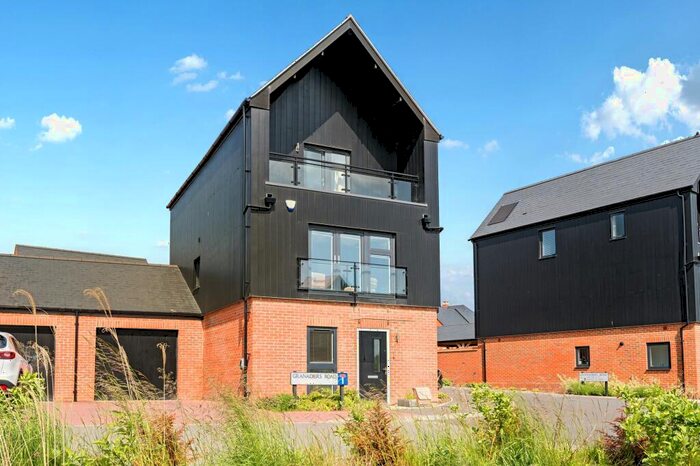 3 Bedroom Detached House To Rent In Granadiers Road, Winchester, SO22