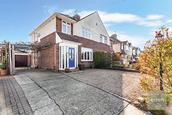 3 Bedroom Semi Detached House For Sale In New Hythe Lane, Larkfield, ME20