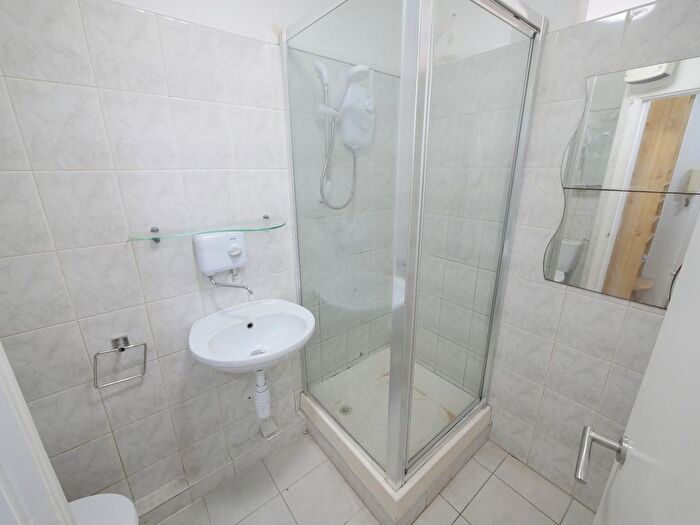1 Bedroom Flat To Rent In Feltham Hill Road, Ashford, TW15