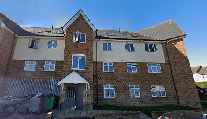 3 Bedroom Flat To Rent In Chalice Court, Chatham, ME4