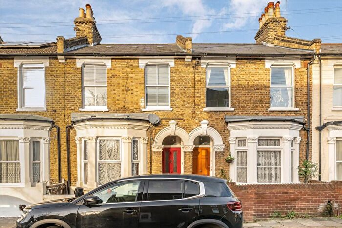 2 Bedroom Apartment To Rent In Fenham Road, London, SE15