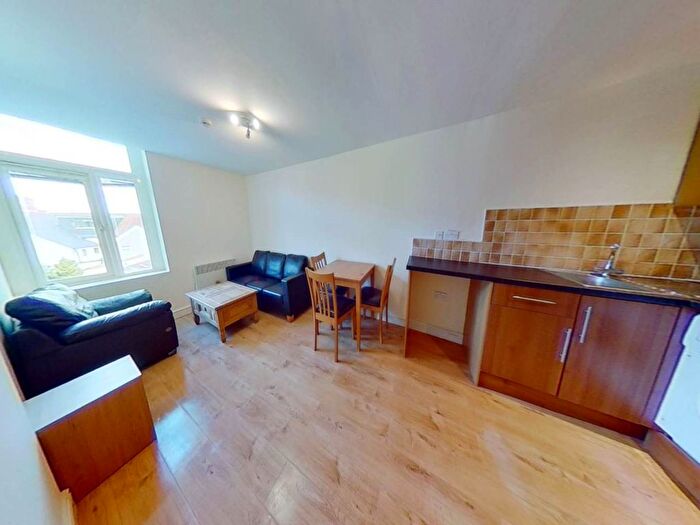 3 Bedroom Flat To Rent In Crwys Road, Cardiff, CF24
