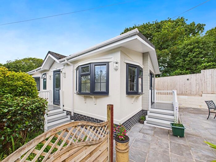 2 Bedroom Mobile/park Home For Sale In Goldenbank, Falmouth - Delightful Park Home, TR11