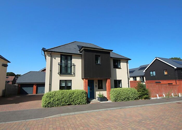 4 Bedroom Detached House For Sale In Claypit Copse, Bursledon, SO31