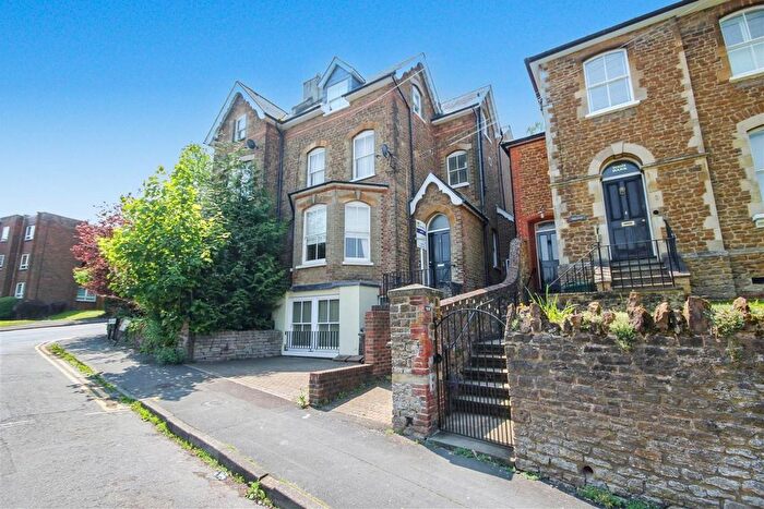 2 Bedroom Flat For Sale In Hunter Road, Guildford, GU1