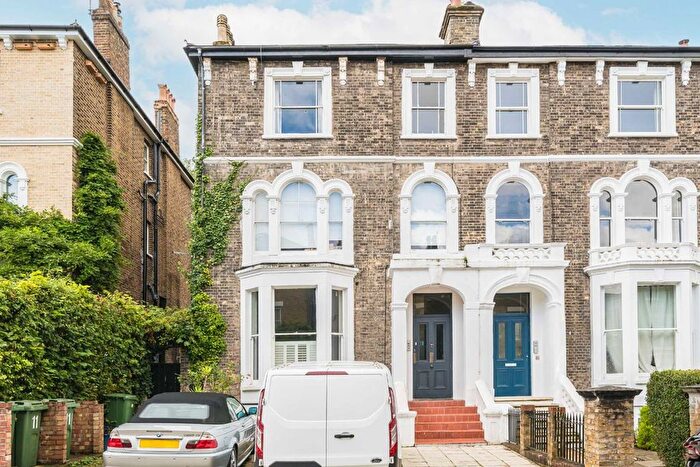 3 Bedroom Flat To Rent In Montague Road, Richmond, TW10