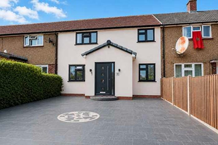 4 Bedroom Terraced House For Sale In Farm Crescent, Wexham Court, Slough, SL2