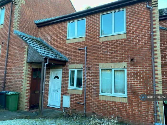 2 Bedroom Maisonette To Rent In Berkeley Crescent, Hyde, SK14