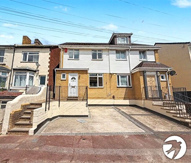 3 Bedroom Semi Detached House For Sale In Constitution Road, Chatham, Kent, ME5