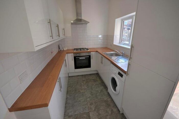 3 Bedroom Terraced House To Rent In Jarrom Street, Leicester, LE2